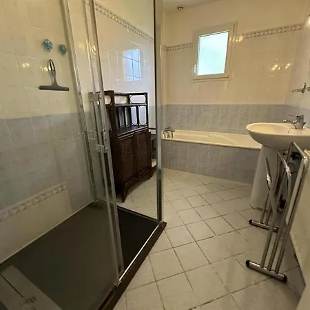 L'allee Des Charmes Holiday home