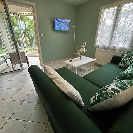 Holiday home L'allee Des Charmes