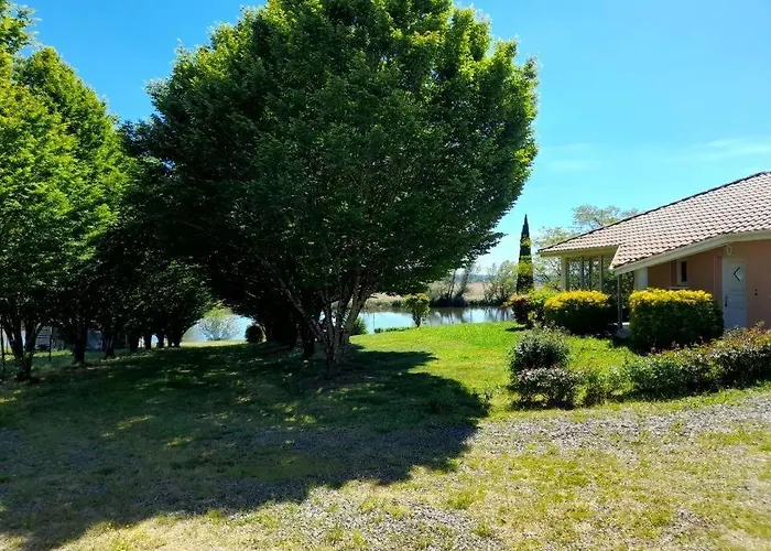 L'allee Des Charmes *